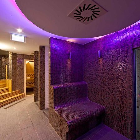 To Wellness Hotel บานค์ ภายนอก รูปภาพ