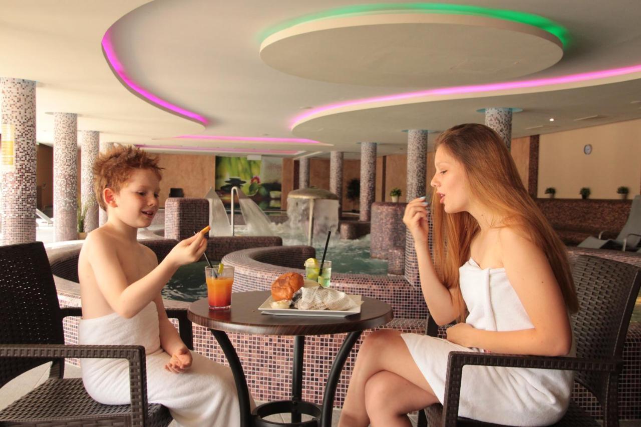 To Wellness Hotel บานค์ ภายนอก รูปภาพ