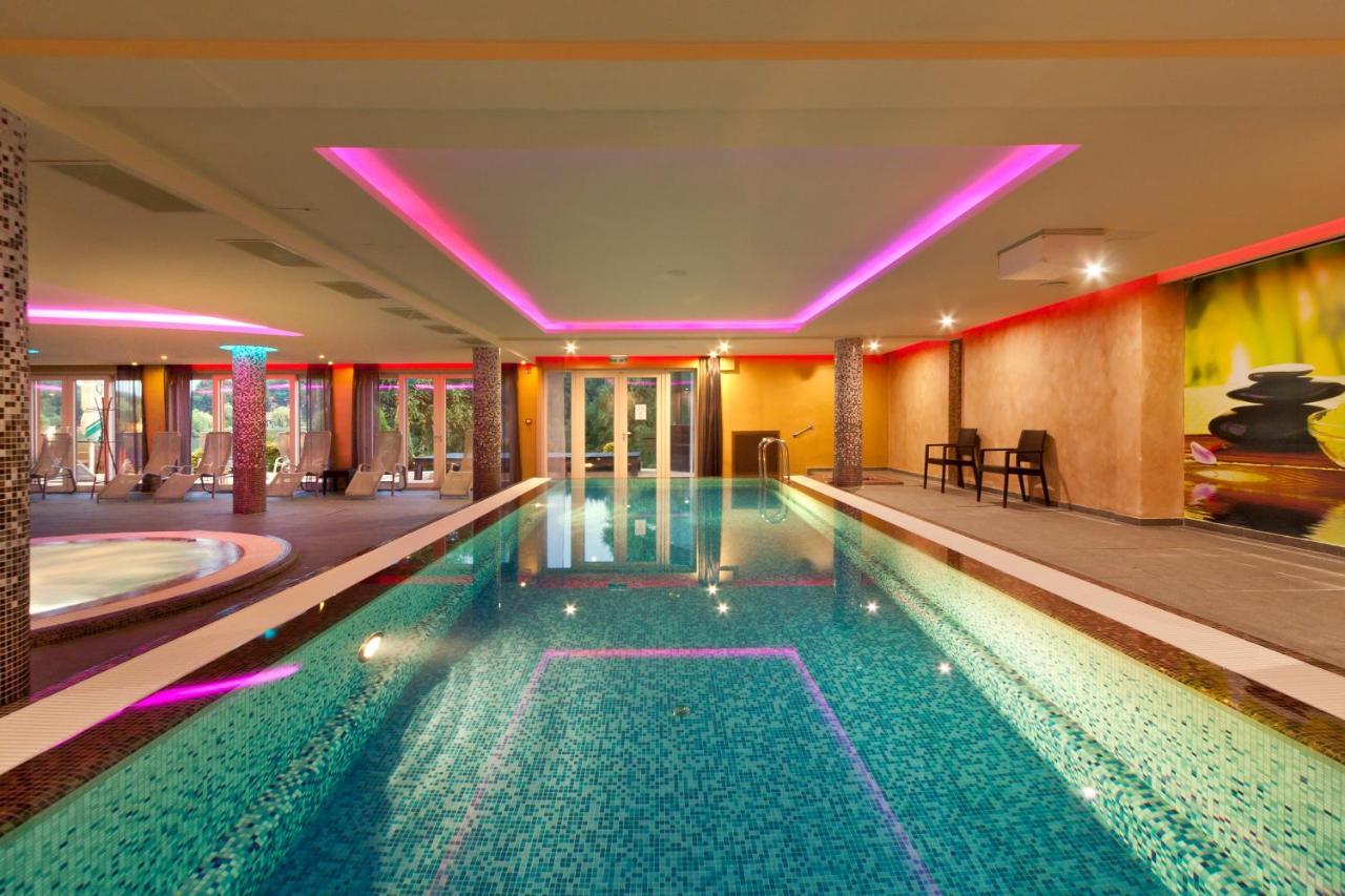 To Wellness Hotel บานค์ ภายนอก รูปภาพ