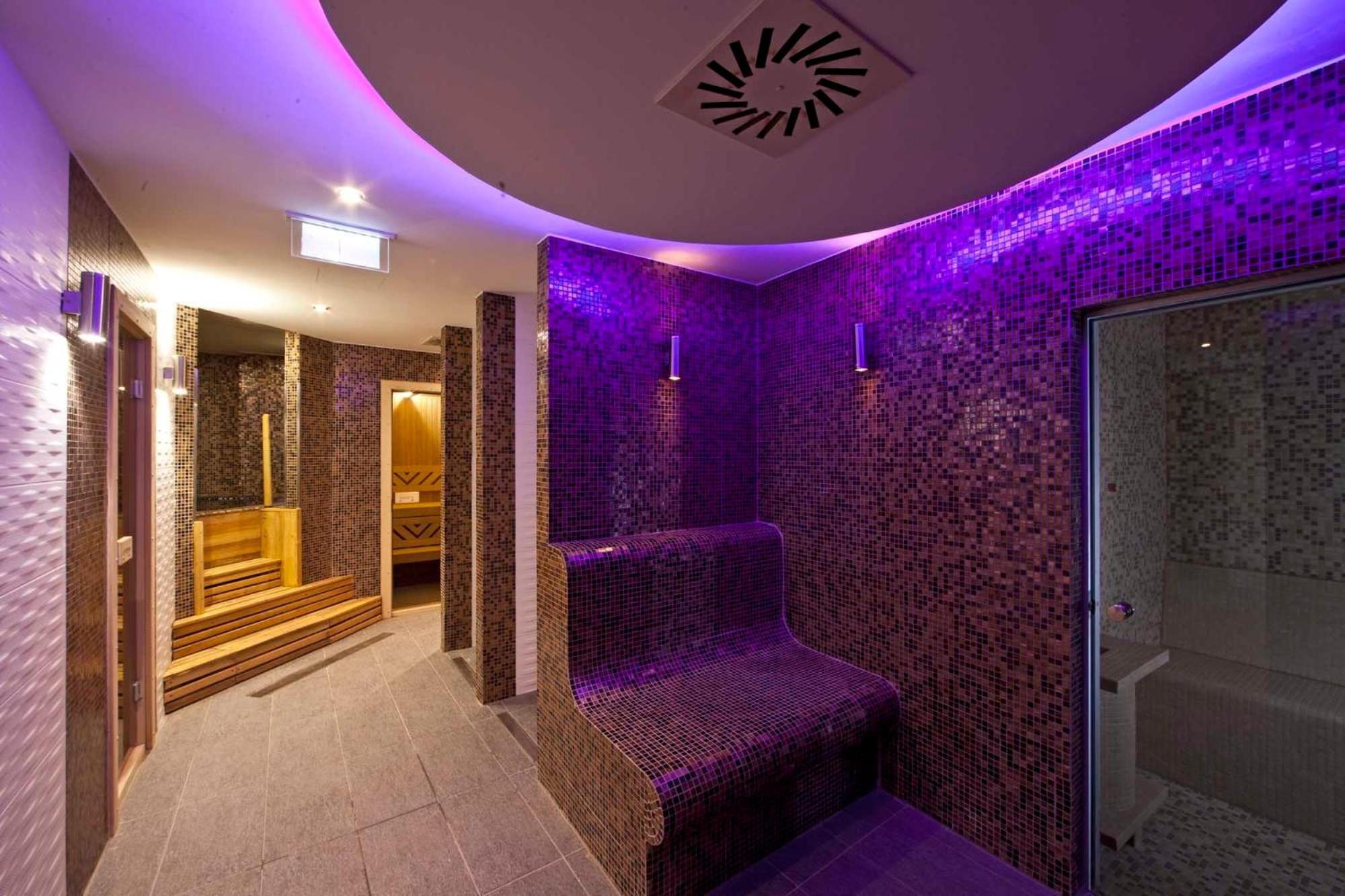 To Wellness Hotel บานค์ ภายนอก รูปภาพ