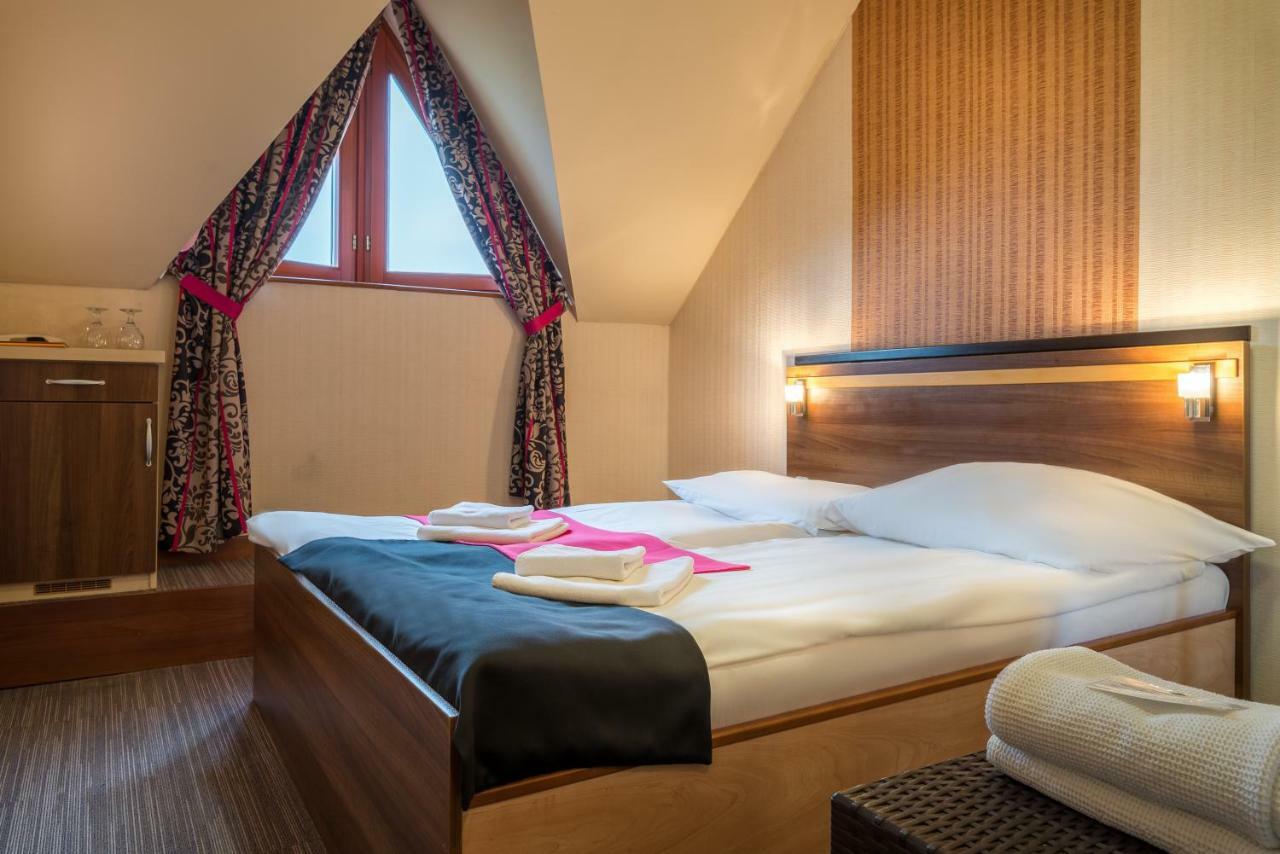To Wellness Hotel บานค์ ภายนอก รูปภาพ